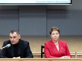 В Йошкар-Оле состоялась расширенная коллегия Министерства здравоохранения республики с участием главных врачей, заместителей главных врачей по медицинской и экономической части В Йошкар-Оле состоялась расширенная коллегия Министерства здравоохранения республики с участием главных врачей, заместителей главных врачей по медицинской и экономической части