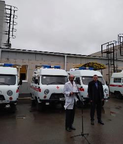 На Станции скорой медицинской помощи в Йошкар-Оле Глава Республики Марий Эл Ю.В. Зайцев передал ключи от десяти новых автомобилей главному врачу Станции скорой помощи В.С. Манукянцу. На Станции скорой медицинской помощи в Йошкар-Оле Глава Республики Марий Эл Ю.В. Зайцев передал ключи от десяти новых автомобилей главному врачу Станции скорой помощи В.С. Манукянцу.